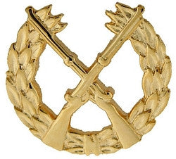 Army Infantry OPFOR Crossed Rifles with Wreath in shiny Gold - (1 1/8 inch)